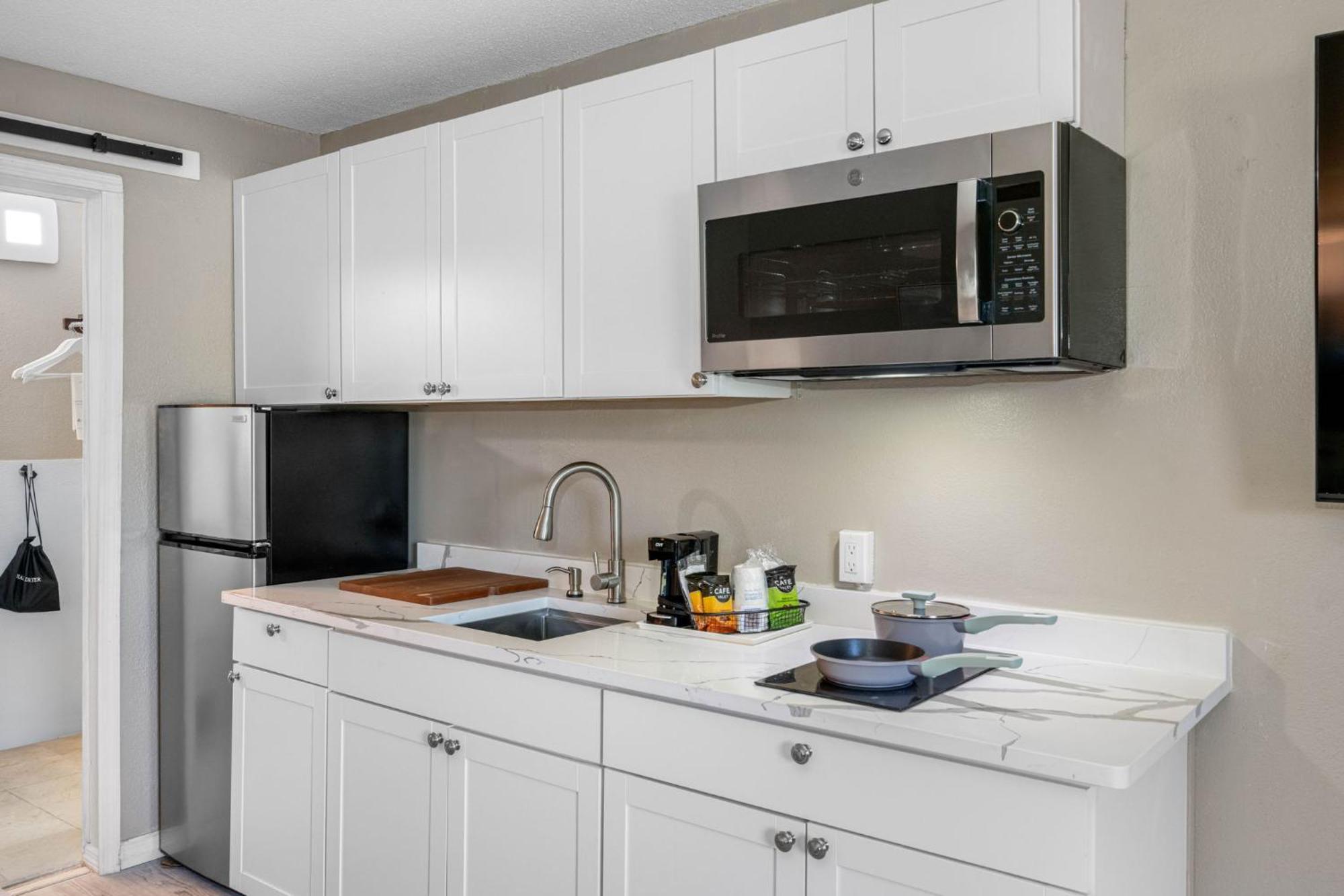 Bay Breeze Aparthotel South Bradenton Bagian luar foto