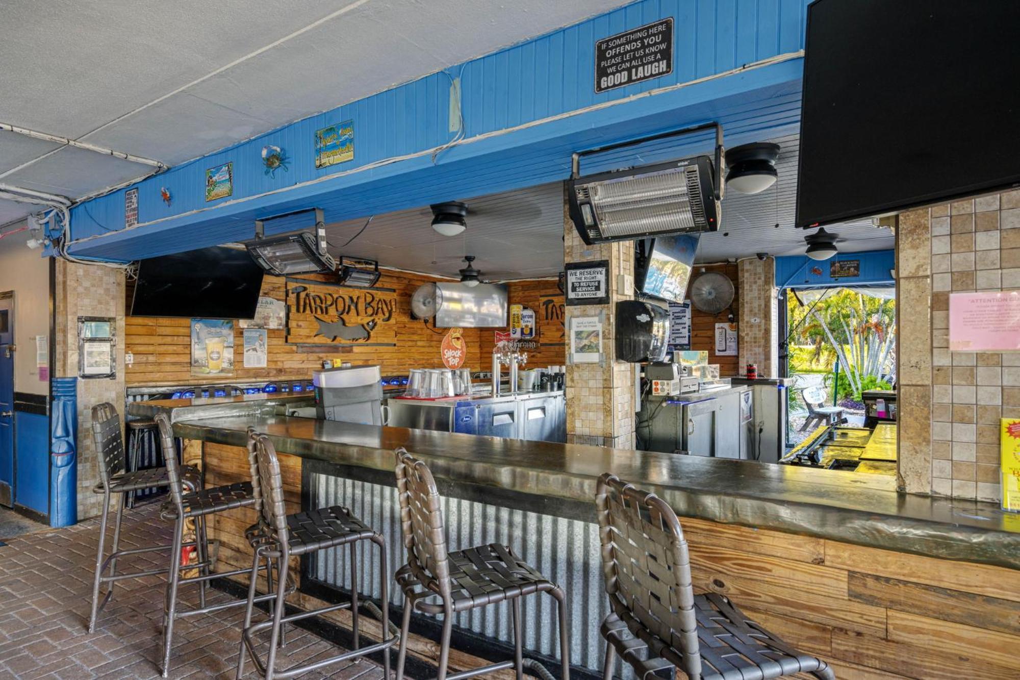 Bay Breeze Aparthotel South Bradenton Bagian luar foto