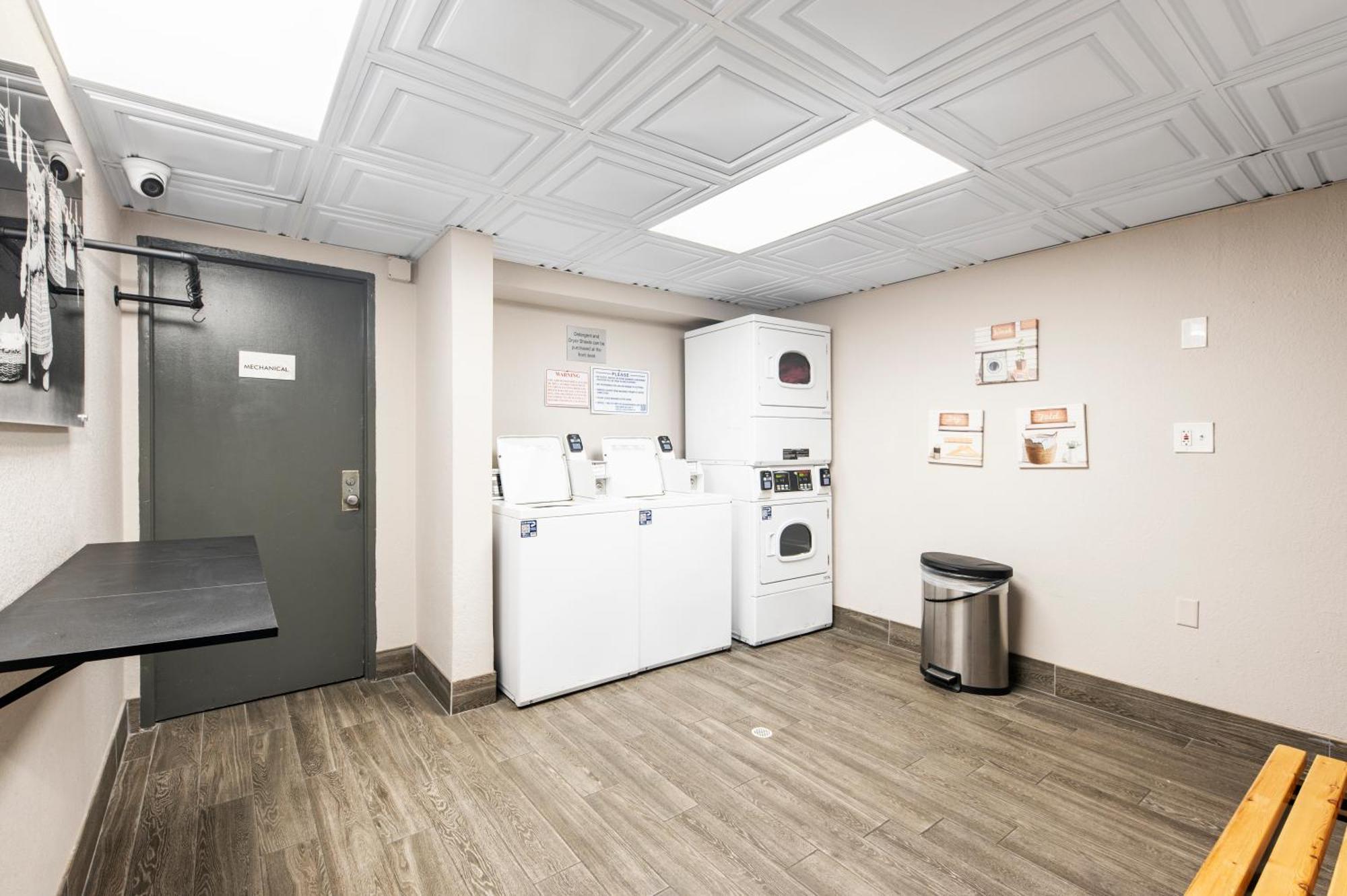 Bay Breeze Aparthotel South Bradenton Bagian luar foto