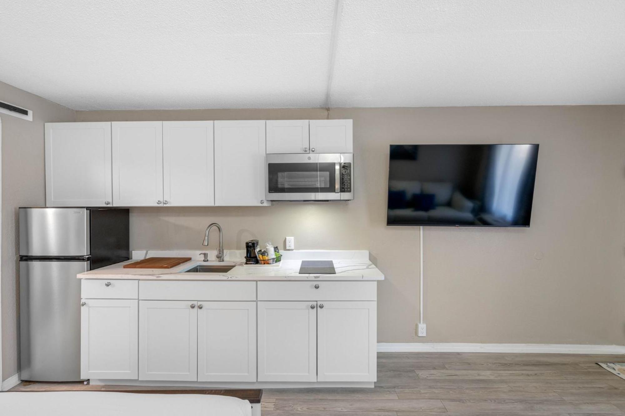 Bay Breeze Aparthotel South Bradenton Bagian luar foto