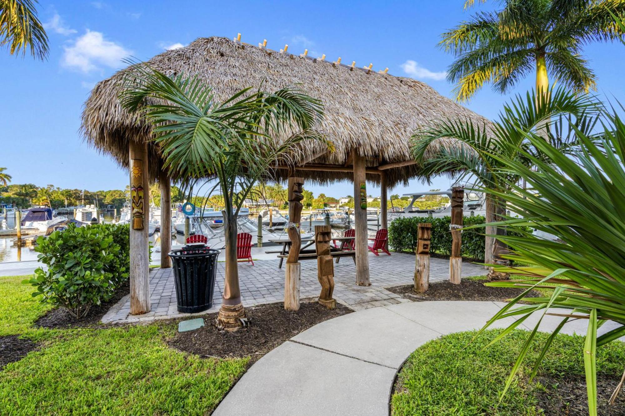 Bay Breeze Aparthotel South Bradenton Bagian luar foto